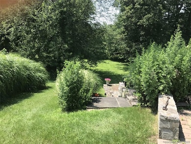 722 Knapps Hwy, Fairfield, CT 06825 - photo 7