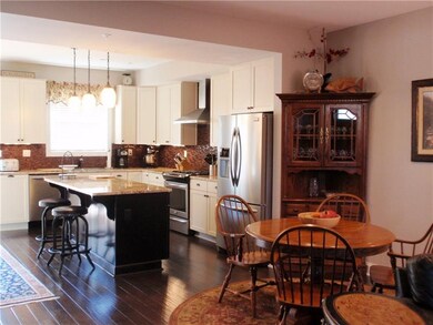 Kitchen/Dining: Entertain in style while cooking u