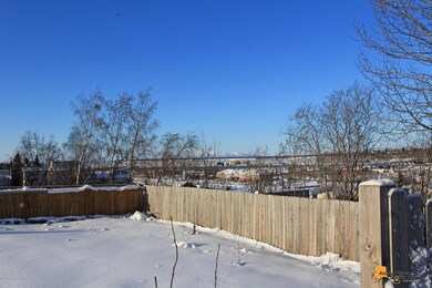 Vacant Level Downtown Lot WITH VIEWS!
