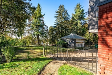 37 Kenwood Ave, Worcester, MA 01605 - photo 5