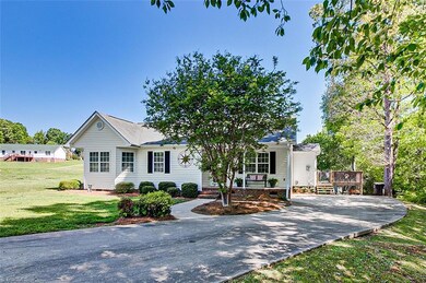 2497 Linnie Ct, Asheboro, NC 27205 - photo 3