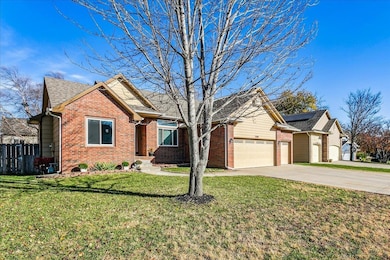 2218 E Sommerhauser Cir, Derby, KS 67037 - photo 2
