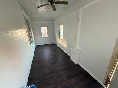 508 Lafayette St, Beardstown, IL 62618 - photo 2