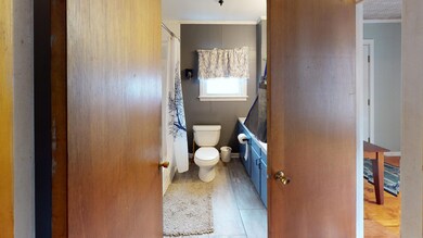 202-Village-View-St-Bathroom