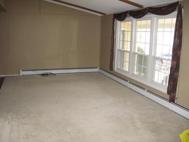 Living room w/vaulted ceiling