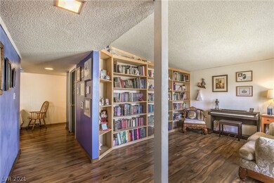 LIVING ROOM FEATURES BUILT-IN BOOKSHELF