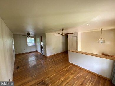 614 W Maple Ave, Sterling, VA 20164 - photo 5