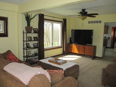 5146 S Driftwood Dr, Janesville, WI 53546 - photo 5