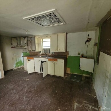 132 N Missouri Ave, Weslaco, TX 78596 - photo 6