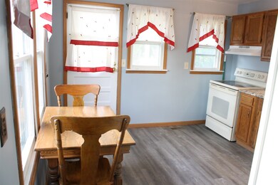 Spacious eat-in kitchen with ALL APPLIANCES