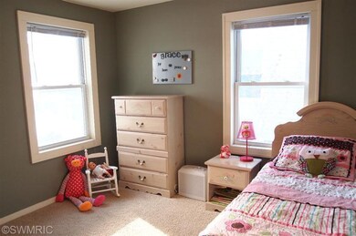 1008 Dorroll St NE, Grand Rapids, MI 49505 - photo 4