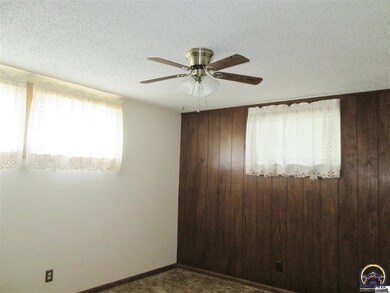 2301 SW Gage Blvd, Topeka, KS 66614 - photo 7