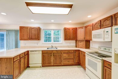 5810 Miriam Dr, Sykesville, MD 21784 - photo 4