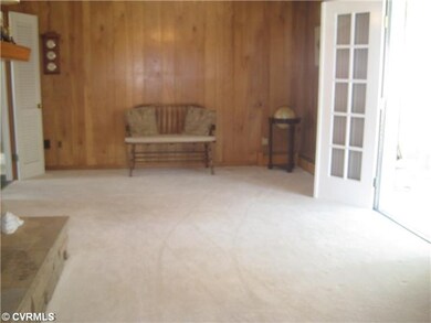 Den/Family/Great Room - Fabulous den features prop