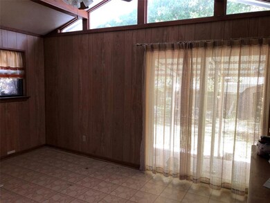 1104 Hillside Dr, Gainesville, TX 76240 - photo 5