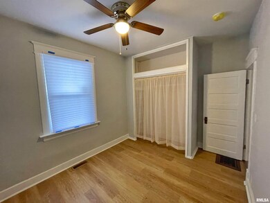 801 W 15th St, Davenport, IA 52804 - photo 5