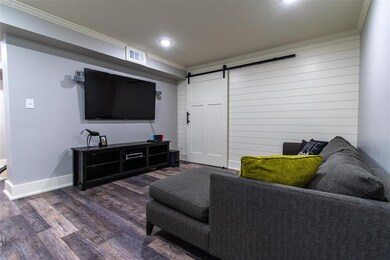 119 W 10th St, Auburn, IN 46706 - photo 7