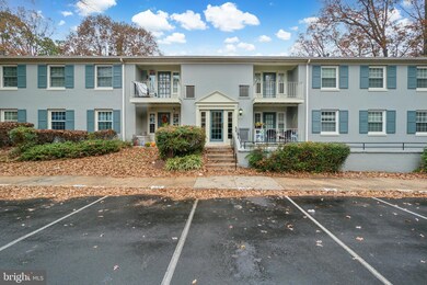 8312 Kingsgate Rd unit 534 J, Springfield, VA 22152 - photo 2