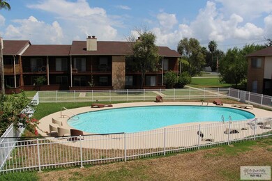 2 Swimming Pools in complex