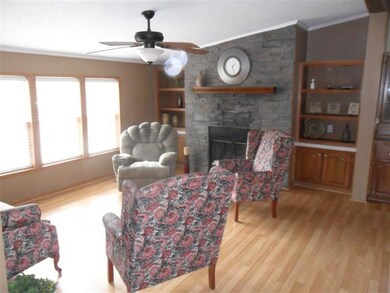 Den (Small)