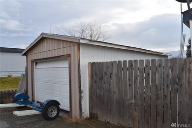 365 S Kentucky Ave, East Wenatchee, WA 98802 - photo 2