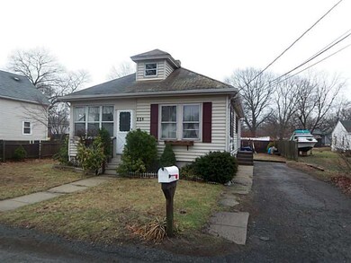 118 Manning St, Warwick, RI 02889 - photo 2