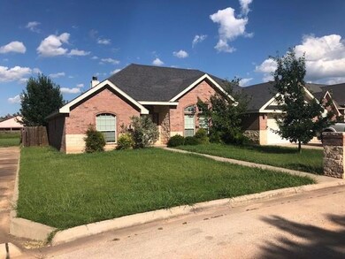 3209 White Oaks Dr, Abilene, TX 79606 - photo 2