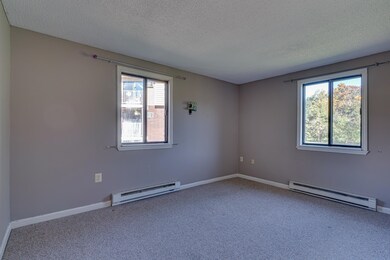 212 Lita Ln unit 212, Newmarket, NH 03857 - photo 5