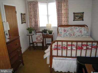 6714 Collinsdale Rd, Parkville, MD 21234 - photo 4