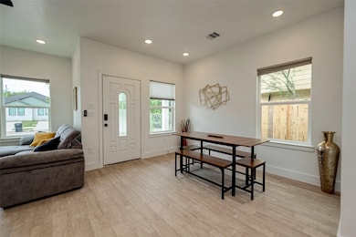 5122 Southwind St unit A, Houston, TX 77033 - photo 4