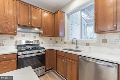 12951 Park Crescent Cir, Herndon, VA 20171 - photo 7