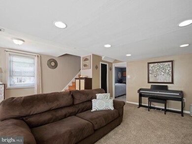 433 Shetland Rd, Darby, PA 19023 - photo 4