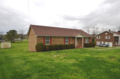 841 E Lexington St, Harrodsburg, KY 40330 - photo 3