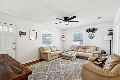 1804 Throckmorton St, Gainesville, TX 76240 - photo 4