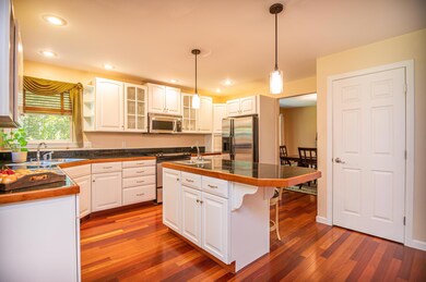 4 Tara Ln, Cape Neddick, ME 03902 - photo 2