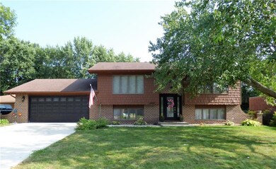 1427 S 15th Ave W, Newton, IA 50208 - photo 2