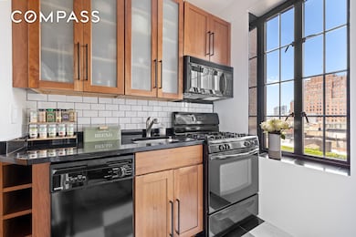 201 W 16th St unit 8 F, New York, NY 10011 - photo 4