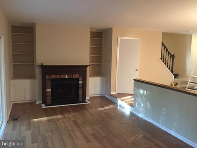 5912 Roberts Common Ct, Burke, VA 22015 - photo 4