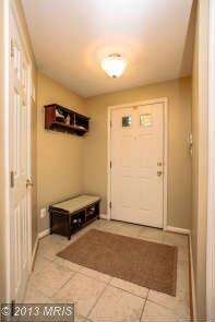 2562 Banshire Dr, Herndon, VA 20171 - photo 5