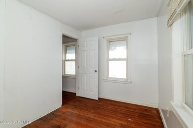 21-web-or-mls-907EmmetSt-21