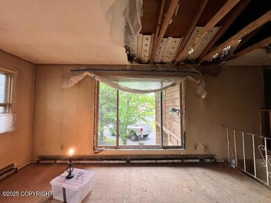 Living Room w/new vinyl window