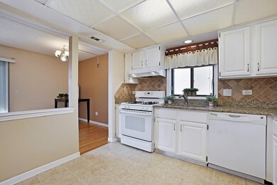 1233 Chalet Rd unit 201, Naperville, IL 60563 - photo 3