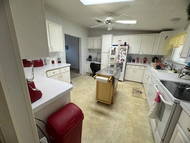 855 Mahogany Ridge Dr, Davenport, FL 33897 - photo 3