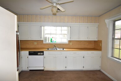 304 Lindsey Ave, Bay City, TX 77414 - photo 3