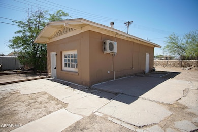 7600 Franklin Dr unit Rear, El Paso, TX 79915 - photo 2