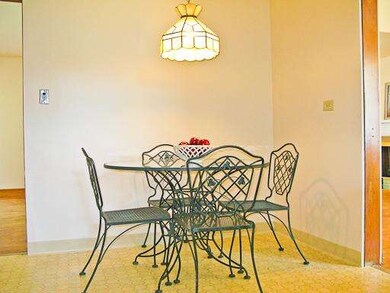 unlisted-address, Westchester, IL 60154 - photo 6