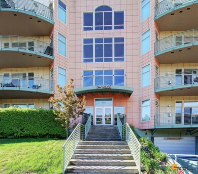 Stylish & Modern 7th Place Condominiums