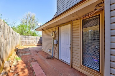6713 Lyrewood Ln unit 2, Oklahoma City, OK 73132 - photo 7