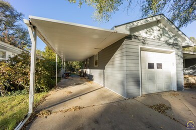 1716 SW 22nd Park, Topeka, KS 66611 - photo 2