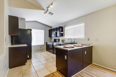 002_Kitchen